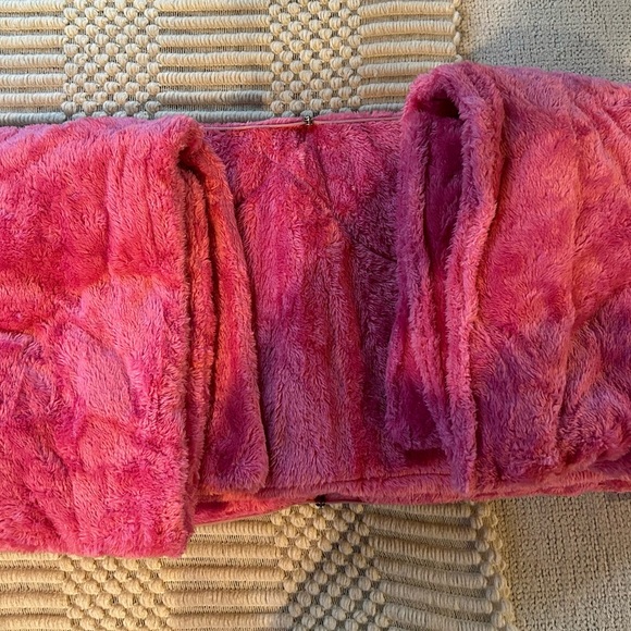 Hello Kitty Pillow/Throw Blanket New!!🩷😻 - Picture 2 of 4